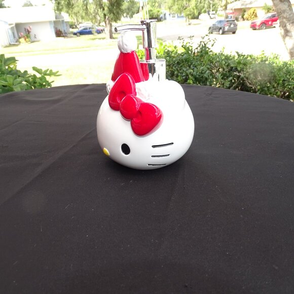 Hello Kitty Red Bow Soap Dispenser NEW - Picture 7 of 8